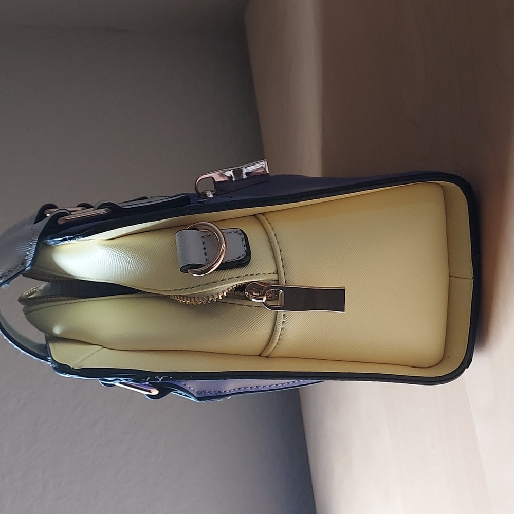Perfect for Spring Handbag - Picture 4 of 5